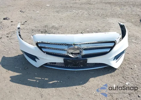 2018 Mercedes-Benz E 300 4Matic z USA, uszkodzony, nr VIN WDDZF4KB4JA370171